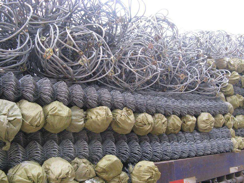 桂林某工程边坡防护网正在装车装完发货
